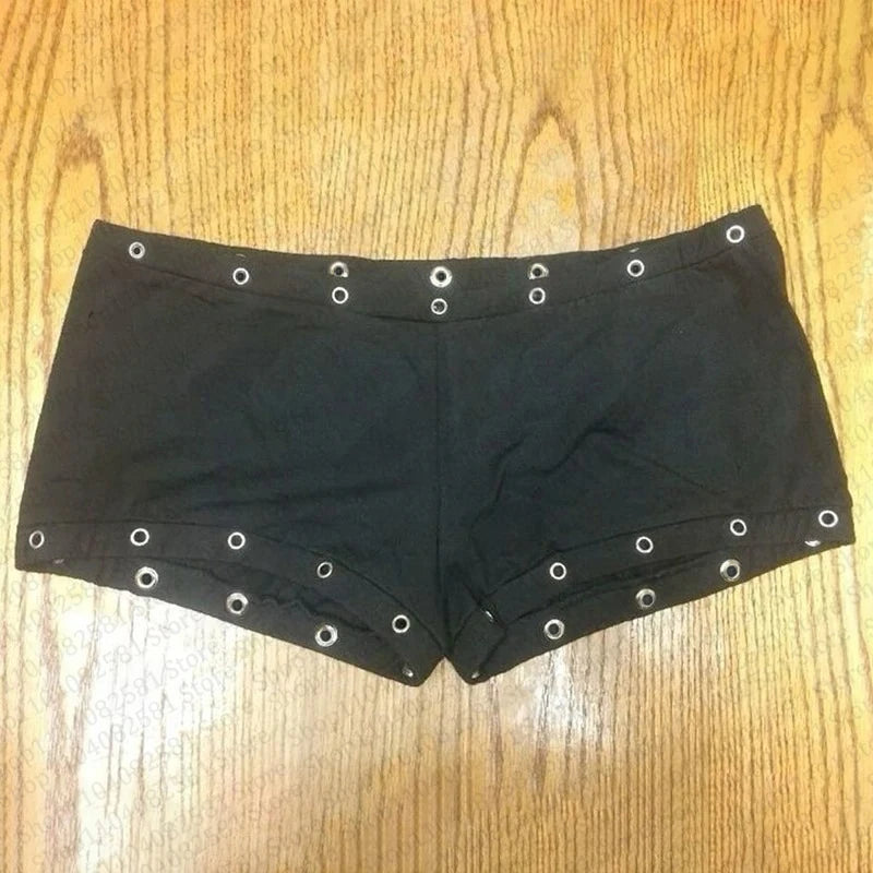 Shorts with rivet